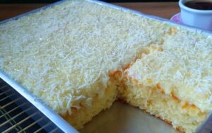 bolo de tapioca com coco ralado