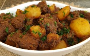 carne de panela com batatas