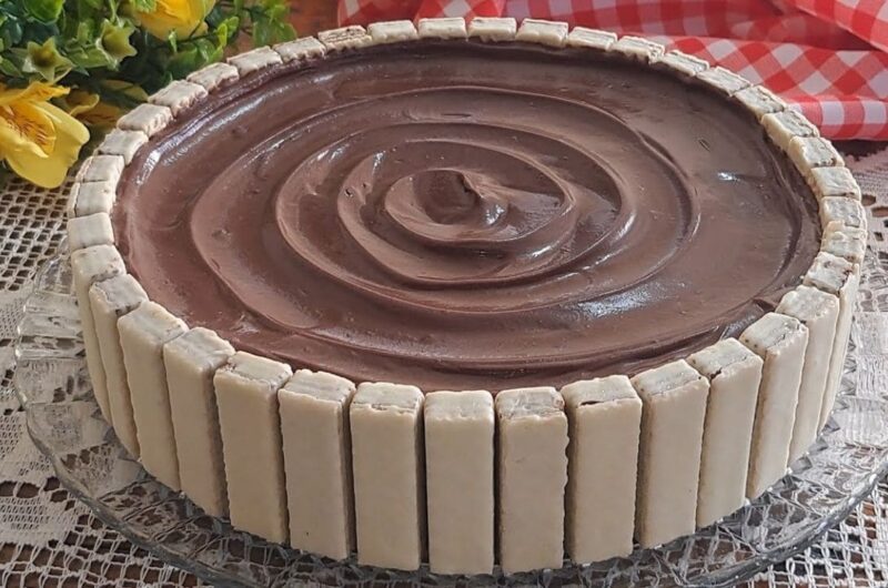 Receita de Torta de Bis com Mousse de Maracujá