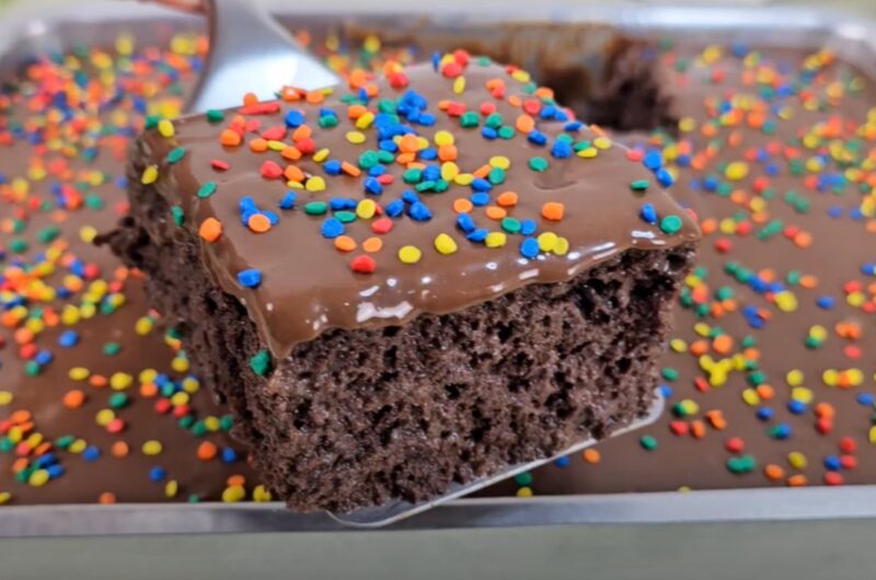 Receita de Bolo Gelado de Chocolate com Cobertura